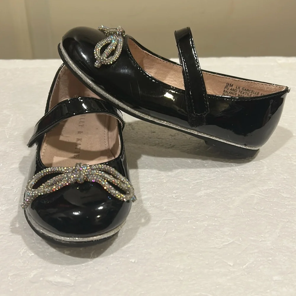 Kelly & Katie sparkling bow appliqué Patent Leather MaryJane strap shoes size 9M